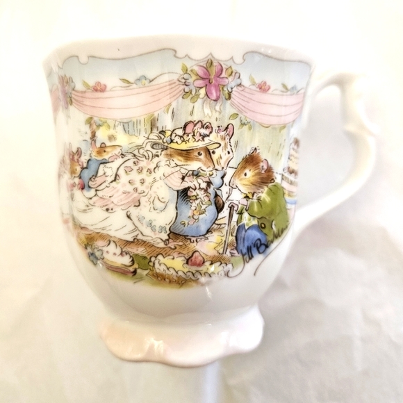 "The Wedding" mug from the Brambly Hedge series by Royal Doulton. - Picture 1 of 7
